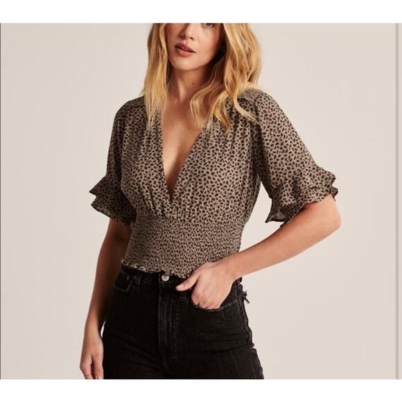 Abercrombie & Fitch Smocked Waist Flutter Sleeve Crop Blouse Top Size XS - Picture 1 of 8